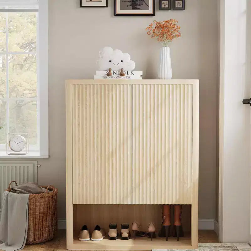 Meuble à chaussures en bois avec portes
