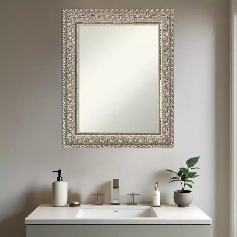 Miroir mural de courtoisie encadré d'argent