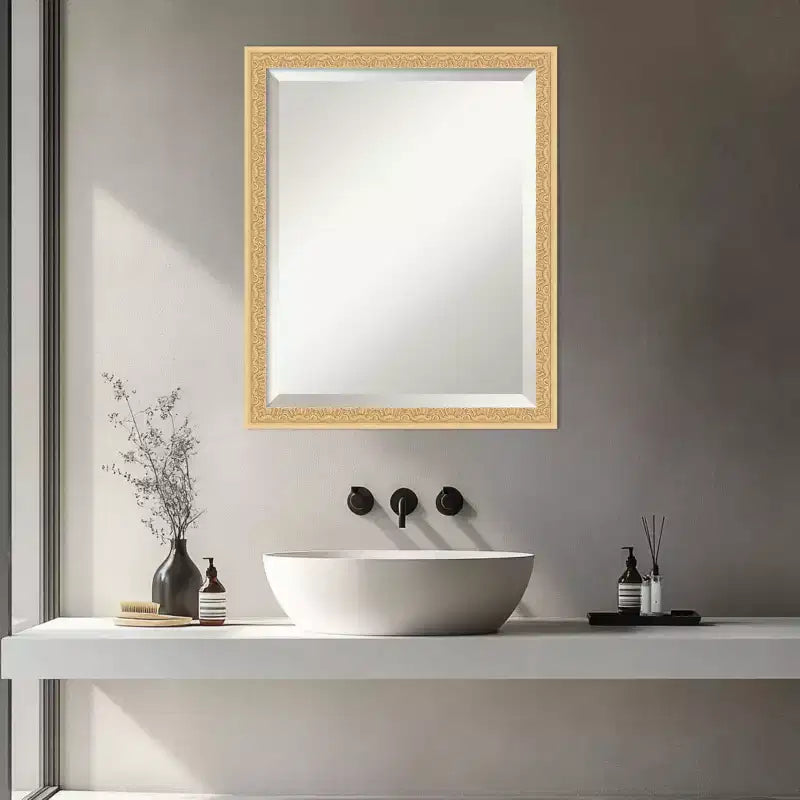 Miroir mural biseauté encadré de bois pour coiffeuse