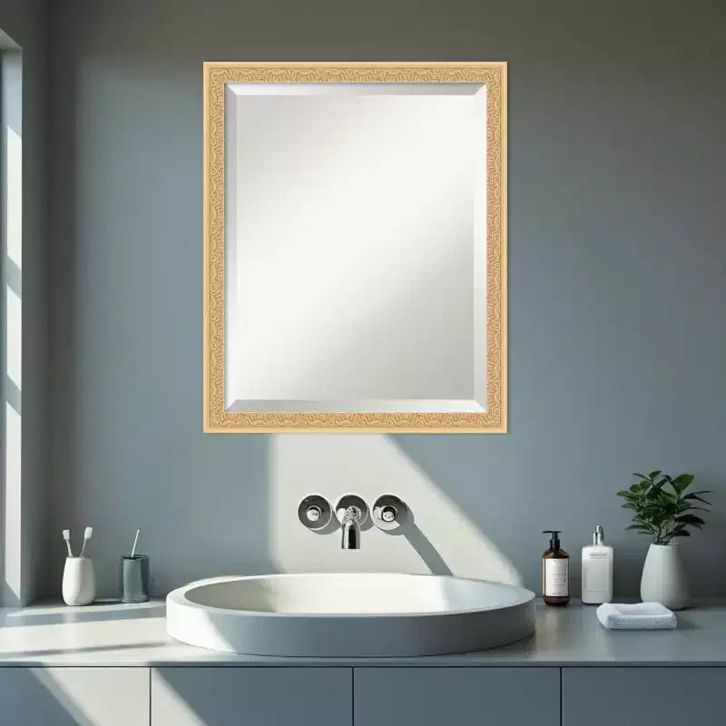 Miroir mural biseauté encadré de bois pour coiffeuse