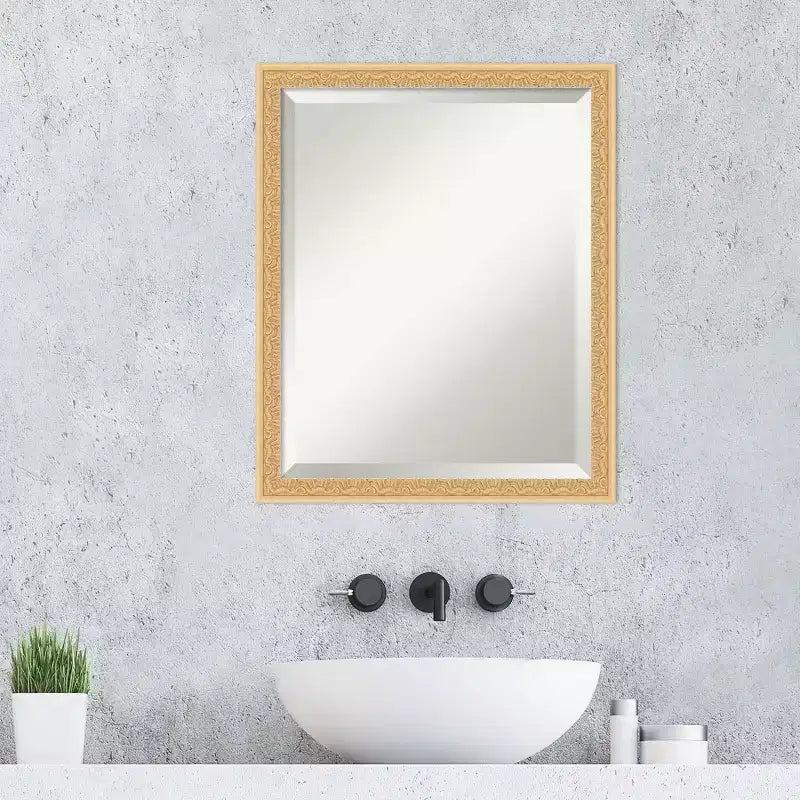 Miroir mural biseauté encadré de bois pour coiffeuse