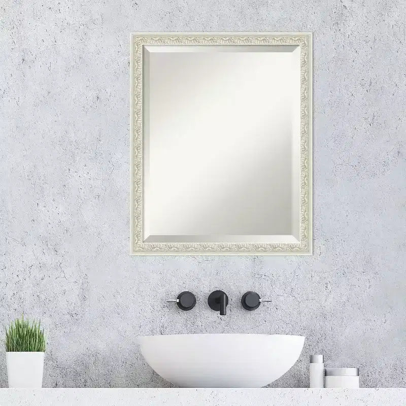 Miroir mural biseauté encadré de bois pour coiffeuse