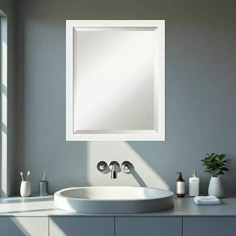 Miroir mural biseauté encadré de bois pour coiffeuse