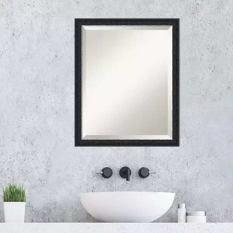 Miroir mural biseauté encadré de bois pour coiffeuse