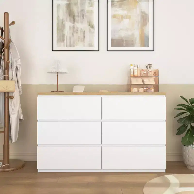 Commode blanche à tiroirs