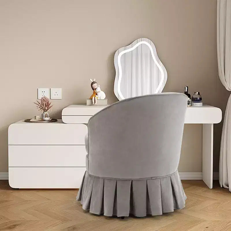 Petit fauteuil mignon du milieu du siècle moderne