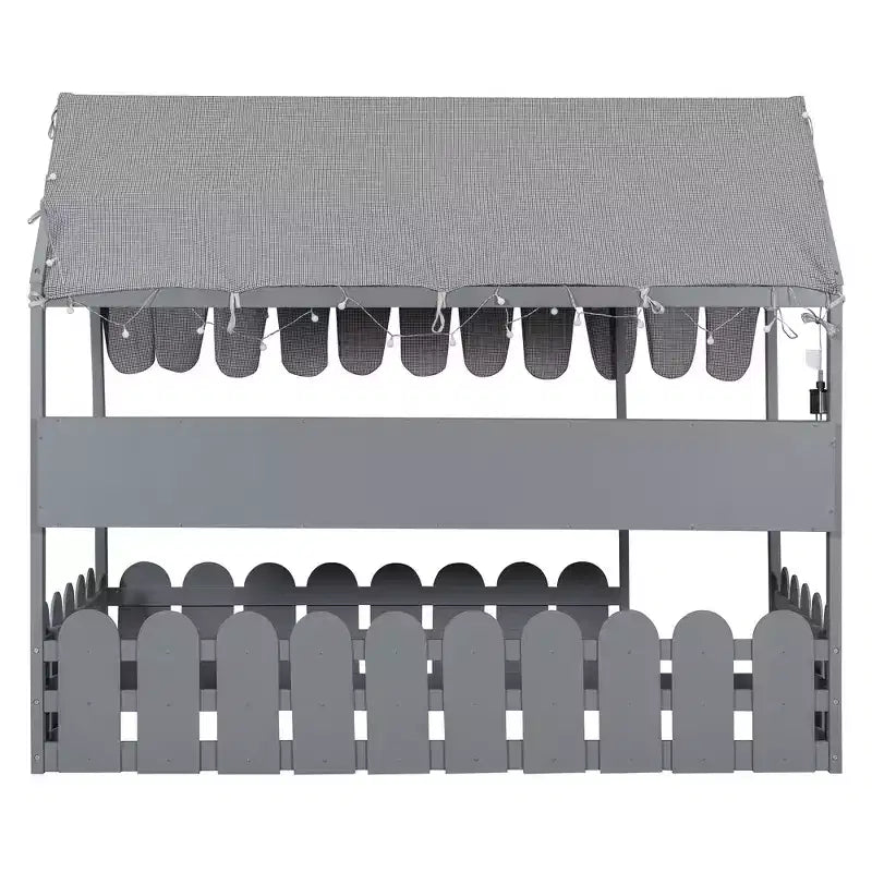Lit cabane avec barrières et toit de tente