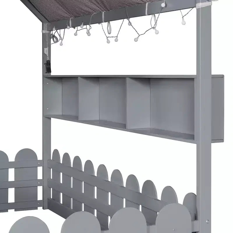 Lit cabane avec barrières et toit de tente