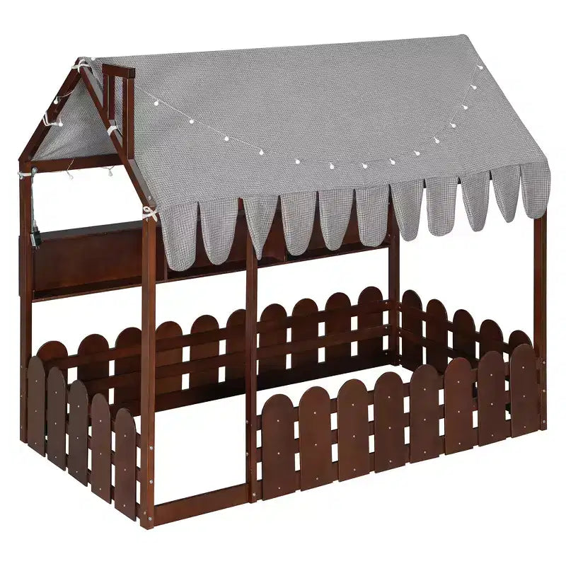 Lit cabane avec barrières et toit de tente